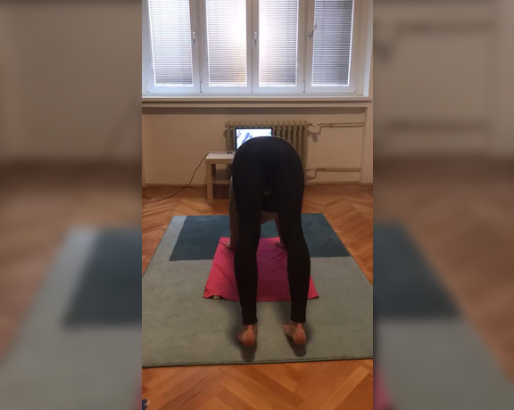 Red  Queen aka red_queen_94 Femdom - 01-18-2020 OnlyFans Video - Me doing yoga