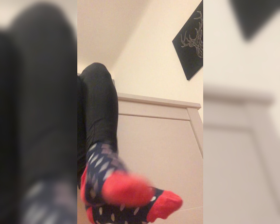 Red  Queen aka red_queen_94 Femdom - 01-09-2020 OnlyFans Video - Playing with my socks and youre loving it