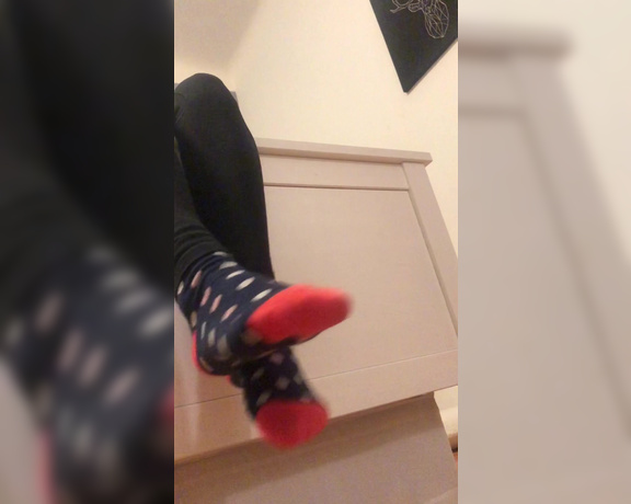 Red  Queen aka red_queen_94 Femdom - 01-09-2020 OnlyFans Video - Playing with my socks and youre loving it