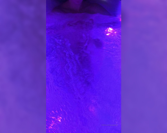 Red  Queen aka red_queen_94 Femdom - 02-28-2020 OnlyFans Video - Watch me enjoy jacuzzi