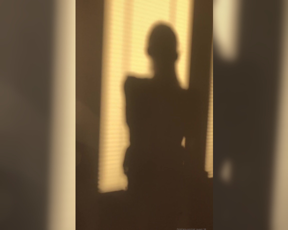 Red  Queen aka red_queen_94 Femdom - 03-30-2020 OnlyFans Video - Playing with the shadow