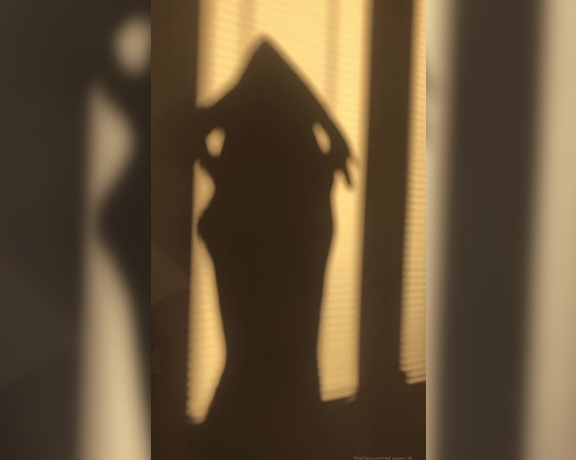 Red  Queen aka red_queen_94 Femdom - 03-30-2020 OnlyFans Video - Playing with the shadow