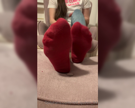 Red  Queen aka red_queen_94 Femdom - 01-10-2022 OnlyFans Video - Come give me a foot massage pup