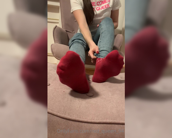 Red  Queen aka red_queen_94 Femdom - 01-10-2022 OnlyFans Video - Come give me a foot massage pup