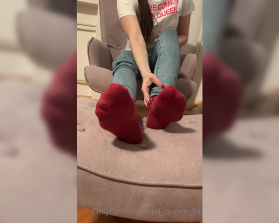 Red  Queen aka red_queen_94 Femdom - 01-10-2022 OnlyFans Video - Come give me a foot massage pup