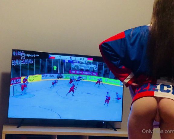 Red  Queen aka red_queen_94 Femdom - 05-24-2021 OnlyFans Video - Would you like to watch hockey with me Scored 3 goals  I want one tip