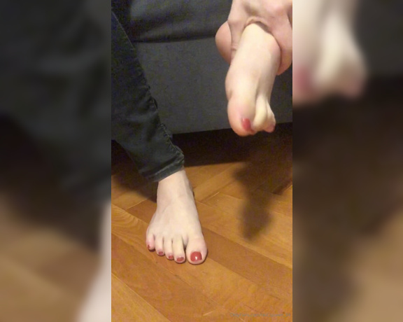 Red  Queen aka red_queen_94 Femdom - 04-15-2020 OnlyFans Video - Missed my feet