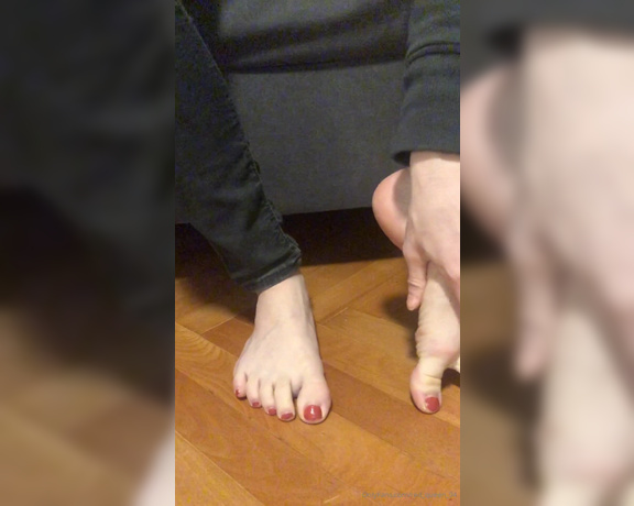 Red  Queen aka red_queen_94 Femdom - 04-15-2020 OnlyFans Video - Missed my feet