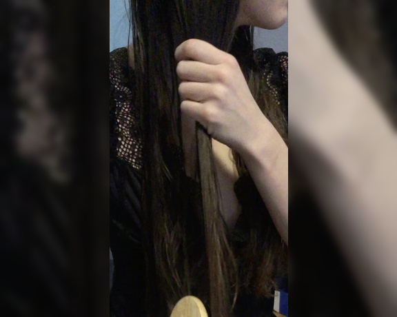 Red  Queen aka red_queen_94 Femdom - 12-26-2019 OnlyFans Video - Watch me while I brush my hair