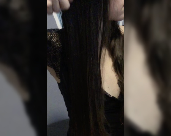 Red  Queen aka red_queen_94 Femdom - 12-26-2019 OnlyFans Video - Watch me while I brush my hair