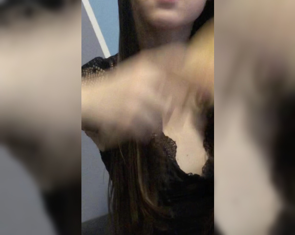 Red  Queen aka red_queen_94 Femdom - 12-26-2019 OnlyFans Video - Watch me while I brush my hair