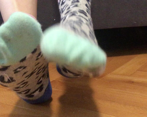 Red  Queen aka red_queen_94 Femdom - 01-02-2020 OnlyFans Video - Taking off my leopard print socks with my beautiful sexy feet