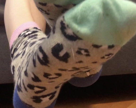 Red  Queen aka red_queen_94 Femdom - 01-02-2020 OnlyFans Video - Taking off my leopard print socks with my beautiful sexy feet