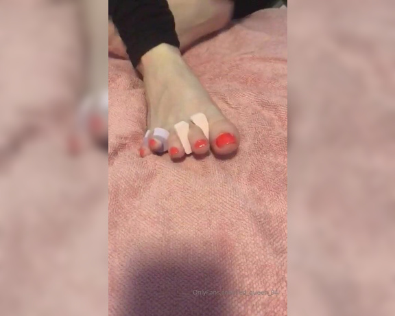 Red  Queen aka red_queen_94 Femdom - 03-21-2020 OnlyFans Video - Tell me how much youd like to suck on my toes