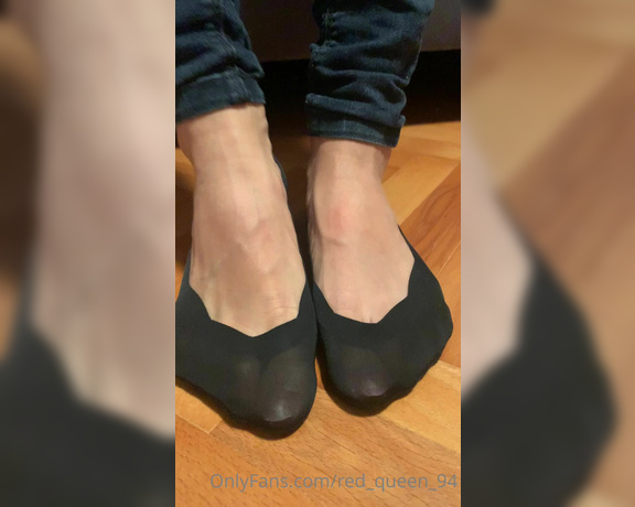 Red  Queen aka red_queen_94 Femdom - 09-29-2022 OnlyFans Video - Whos weak for my feet