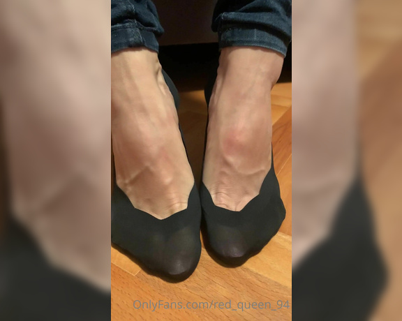 Red  Queen aka red_queen_94 Femdom - 09-29-2022 OnlyFans Video - Whos weak for my feet