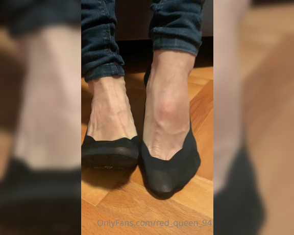 Red  Queen aka red_queen_94 Femdom - 09-29-2022 OnlyFans Video - Whos weak for my feet