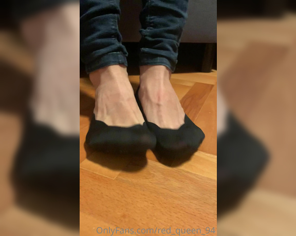 Red  Queen aka red_queen_94 Femdom - 09-29-2022 OnlyFans Video - Whos weak for my feet