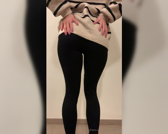 Red  Queen aka red_queen_94 Femdom - 10-30-2023 OnlyFans Video - Are you weak for my ass in leggings Are you going to be my obedient little