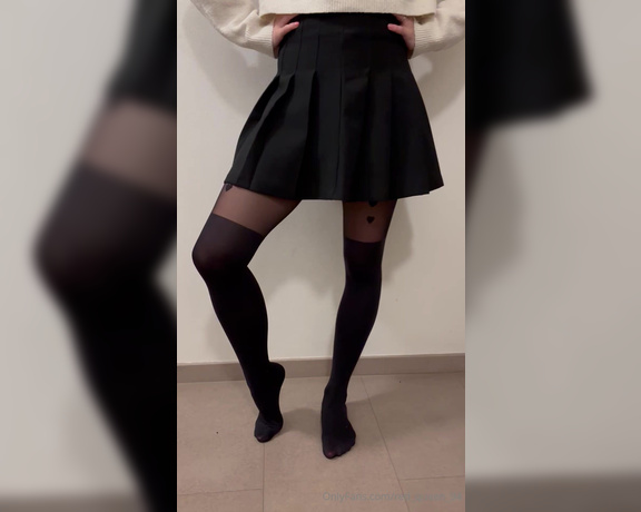 Red  Queen aka red_queen_94 Femdom - 10-02-2024 OnlyFans Video - Whats triggering you My feet My ass My nylons