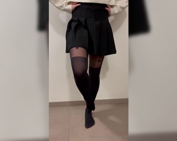 Red  Queen aka red_queen_94 Femdom - 10-02-2024 OnlyFans Video - Whats triggering you My feet My ass My nylons