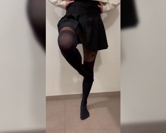 Red  Queen aka red_queen_94 Femdom - 10-02-2024 OnlyFans Video - Whats triggering you My feet My ass My nylons