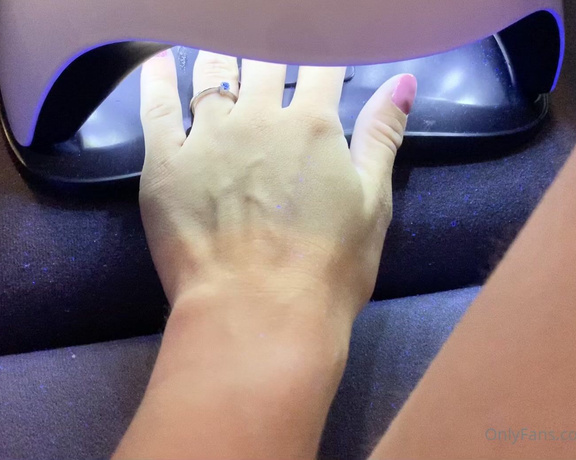 Red  Queen aka red_queen_94 Femdom - 09-27-2020 OnlyFans Video - Cucky doing my nails to get me ready for my date with another man