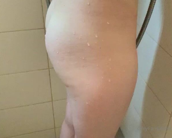 Red  Queen aka red_queen_94 Femdom - 05-11-2020 OnlyFans Video - worship my ass in the shower