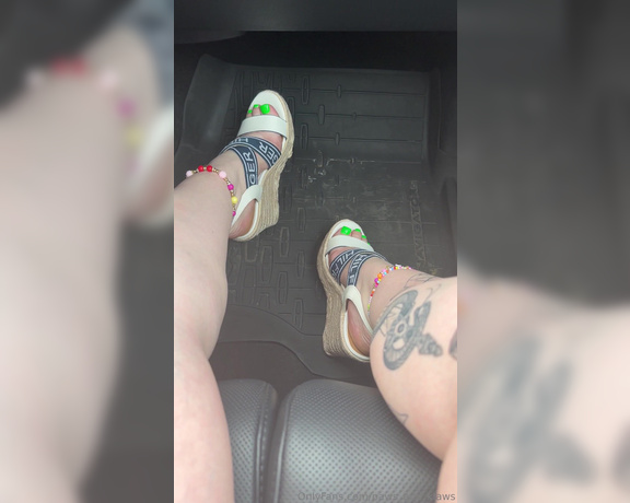 PAWS and KLAWS aka paws_and_klaws Foot Fetish - 03-06-2024 OnlyFans Video - Car rides with me are the best