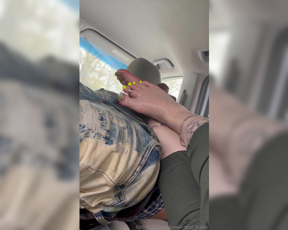 PAWS and KLAWS aka paws_and_klaws Foot Fetish - 04-24-2024 OnlyFans Video - That sideways stroke tho  Full video with cum shot releasing Friday