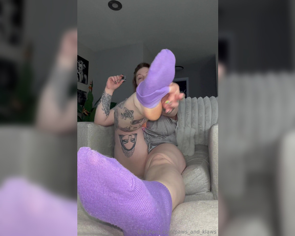 PAWS and KLAWS aka paws_and_klaws Foot Fetish - 04-24-2024 OnlyFans Video - They say women that wears moomoos nightgowns like granny use to, has really good pussy, will