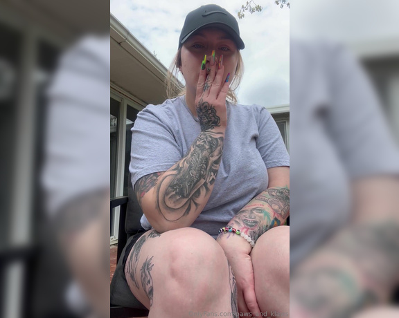 PAWS and KLAWS aka paws_and_klaws Foot Fetish - 05-04-2024 OnlyFans Video - I know my neighbors always sees me playing outside  wouldnt you just love to be