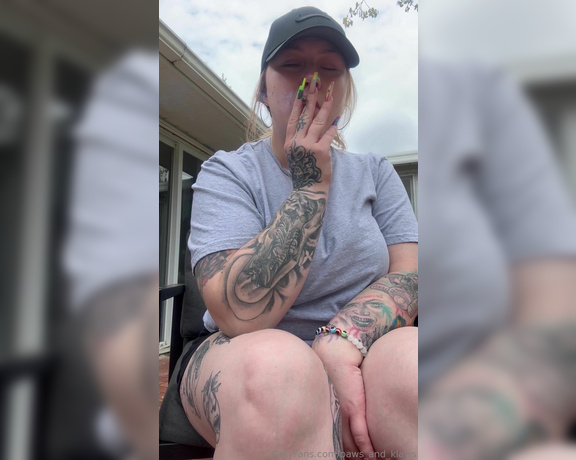 PAWS and KLAWS aka paws_and_klaws Foot Fetish - 05-04-2024 OnlyFans Video - I know my neighbors always sees me playing outside  wouldnt you just love to be