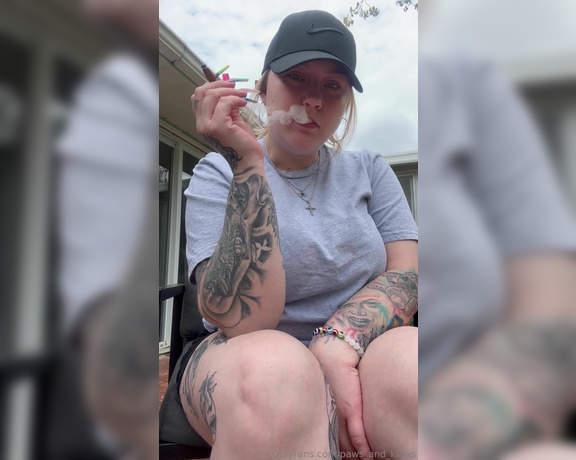 PAWS and KLAWS aka paws_and_klaws Foot Fetish - 05-04-2024 OnlyFans Video - I know my neighbors always sees me playing outside  wouldnt you just love to be