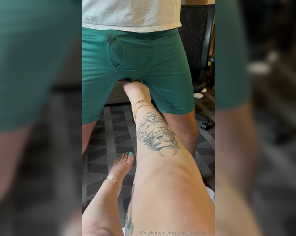 PAWS and KLAWS aka paws_and_klaws Foot Fetish - 06-16-2024 OnlyFans Video - This gentle ball busting play date was fun