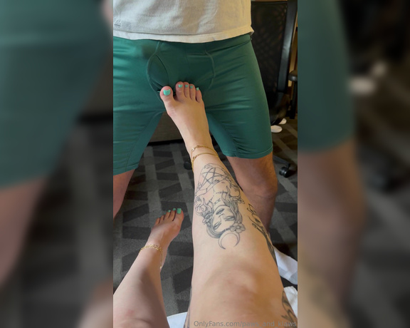 PAWS and KLAWS aka paws_and_klaws Foot Fetish - 06-16-2024 OnlyFans Video - This gentle ball busting play date was fun