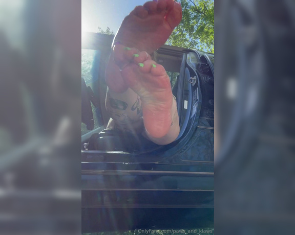 PAWS and KLAWS aka paws_and_klaws Foot Fetish - 05-20-2024 OnlyFans Video - Thought about you before I went into the grocery store