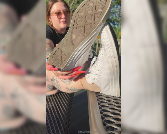 PAWS and KLAWS aka paws_and_klaws Foot Fetish - 06-24-2024 OnlyFans Video - At Cedar Point  airing these sweaty feet out every chance I get