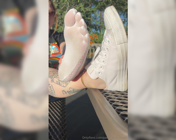 PAWS and KLAWS aka paws_and_klaws Foot Fetish - 06-24-2024 OnlyFans Video - At Cedar Point  airing these sweaty feet out every chance I get