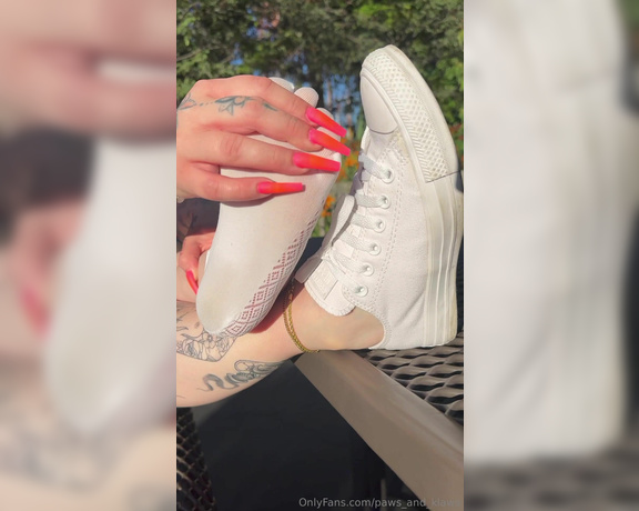 PAWS and KLAWS aka paws_and_klaws Foot Fetish - 06-24-2024 OnlyFans Video - At Cedar Point  airing these sweaty feet out every chance I get