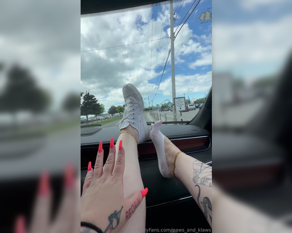 PAWS and KLAWS aka paws_and_klaws Foot Fetish - 06-24-2024 OnlyFans Video - At Cedar Point  airing these sweaty feet out every chance I get