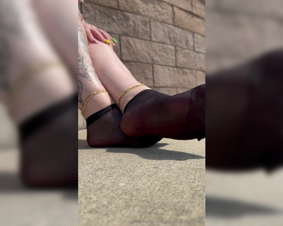 PAWS and KLAWS aka paws_and_klaws Foot Fetish - 08-18-2024 OnlyFans Video - I love taking my sneakers off in public