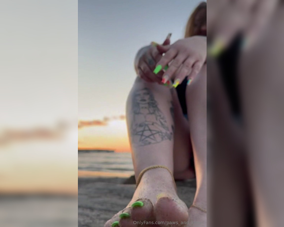 PAWS and KLAWS aka paws_and_klaws Foot Fetish - 08-30-2024 OnlyFans Video - Couple videos from my beachy evening