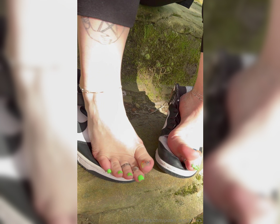 PAWS and KLAWS aka paws_and_klaws Foot Fetish - 09-06-2024 OnlyFans Video - I seen you staring