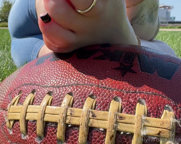 PAWS and KLAWS aka paws_and_klaws Foot Fetish - 09-16-2024 OnlyFans Video - Im not much of a sports girly but Ill always cheer for my home teams amp