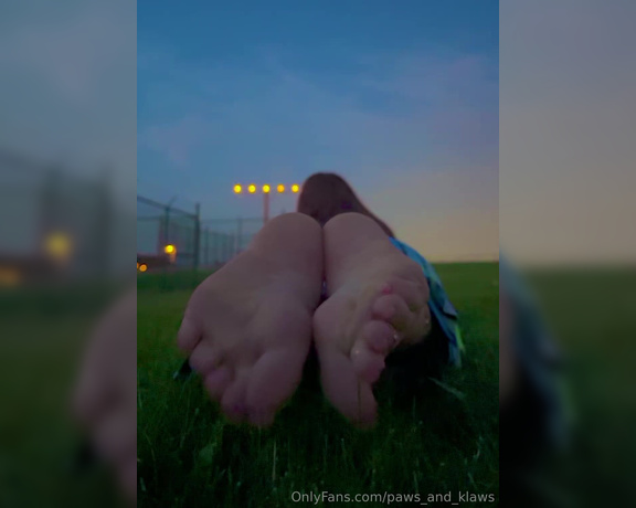 PAWS and KLAWS aka paws_and_klaws Foot Fetish - 08-25-2024 OnlyFans Video - Imagine flying into the Cleveland airport and the first thing you see as youre landing is