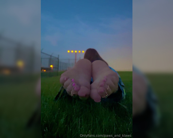 PAWS and KLAWS aka paws_and_klaws Foot Fetish - 08-25-2024 OnlyFans Video - Imagine flying into the Cleveland airport and the first thing you see as youre landing is