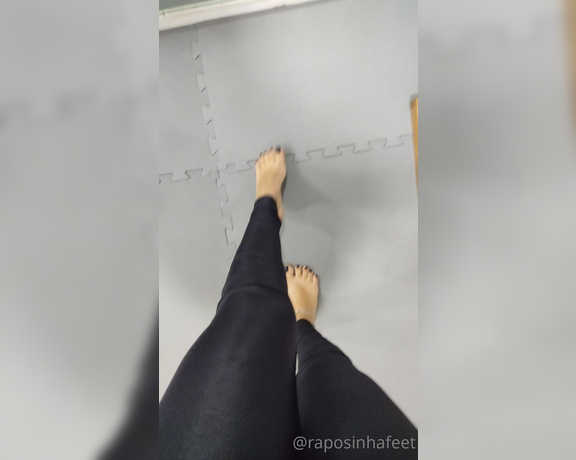 Raposinha Feet aka raposinhafeet Foot Fetish - 11-20-2020 OnlyFans Video - Queria estar embaixo esses pés né  You wanted to be under those feet, right