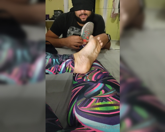 Raposinha Feet aka raposinhafeet Foot Fetish - 11-23-2020 OnlyFans Video - Tira esse tênis e chupe os meus pés agora  Take off those shoes and suck