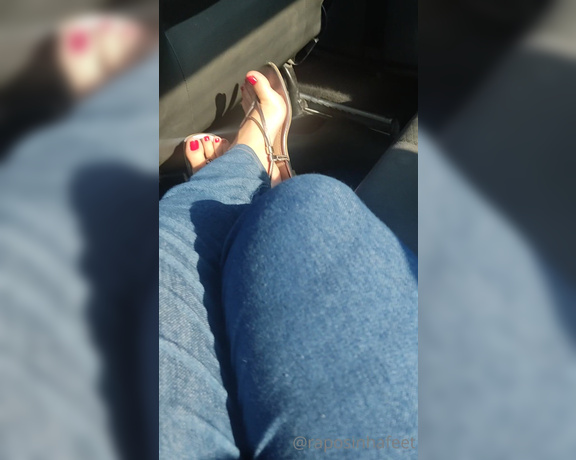 Raposinha Feet aka raposinhafeet Foot Fetish - 05-28-2021 OnlyFans Video - Exibindo meus pezinhos no uber